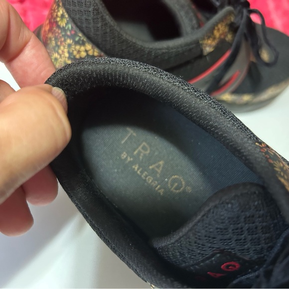 7-1/2 Alegria Sneakers with floral Design - Picture 10 of 12